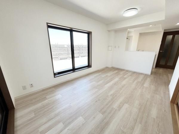 Spacious 3LDK Apartment for Sale in Fujimi City, Saitama - Thumbnail 2