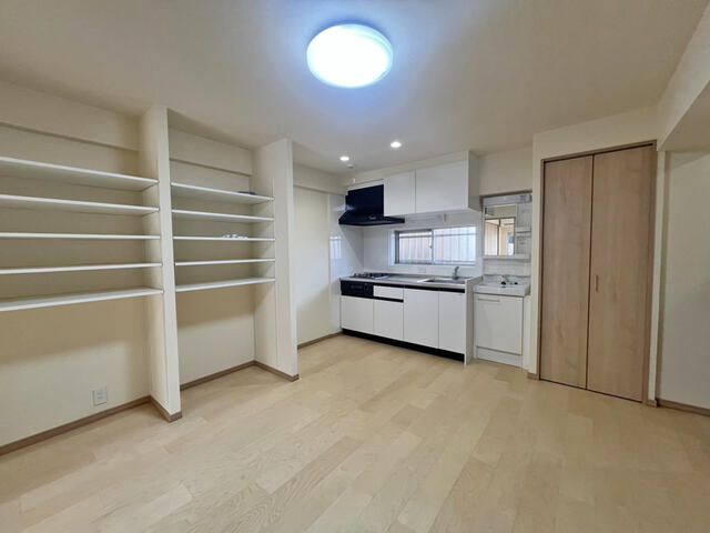 Sumiwa Villa Aobadai 1DK Condo for Sale in Meguro, Tokyo - Thumbnail 3