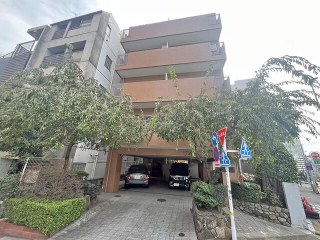 Sumiwa Villa Aobadai 1DK Condo for Sale in Meguro, Tokyo - Thumbnail 2