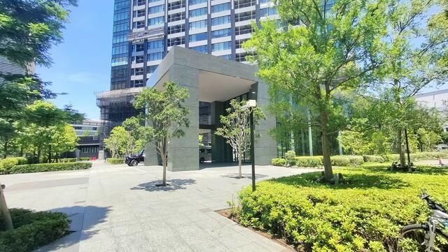 2LDK Apartment for Sale in City Towers Toyosu, Koto-ku, Tokyo - Thumbnail 3