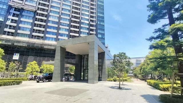 2LDK Apartment for Sale in City Towers Toyosu, Koto-ku, Tokyo - Thumbnail 2