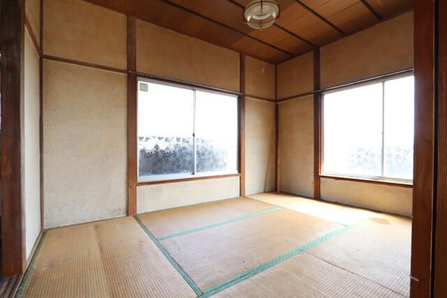 1969 Wooden House on 244 sqm Land in Kumagaya, Saitama - Thumbnail 3