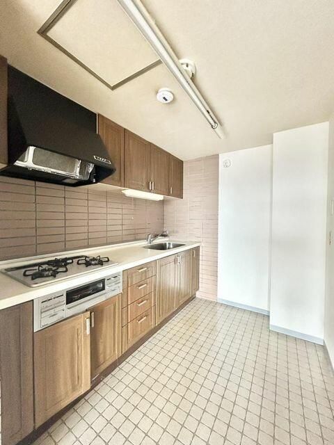 4LDK Renovated Apartment for Sale in Sapporo Higashi-ku - Thumbnail 2
