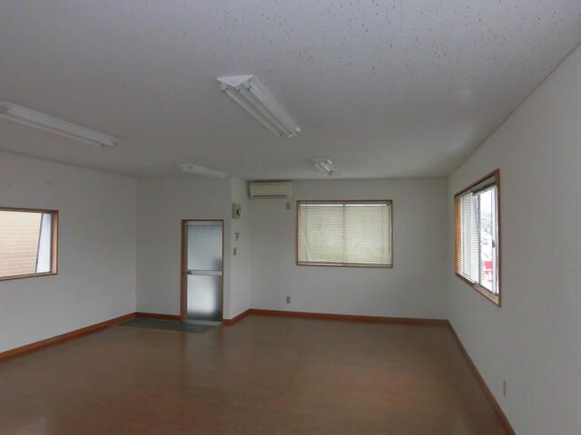 Commercial Unit for Rent in Yamagata City with Free Parking - Thumbnail 4