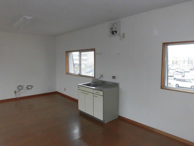 Commercial Unit for Rent in Yamagata City with Free Parking - Thumbnail 3