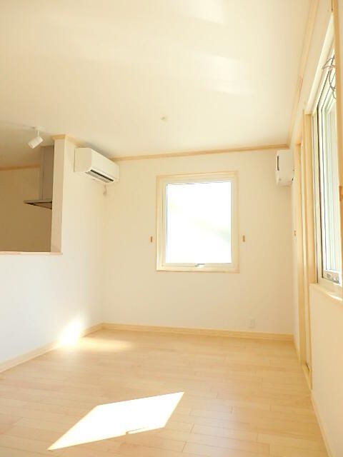 2LDK Terrace House for Rent in Kawaguchi, Saitama - Thumbnail 3