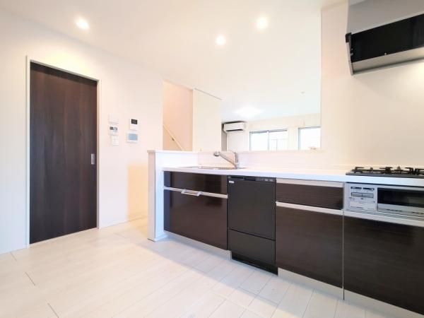 2017 Built 4LDK House for Sale in Inagi, Tokyo - Thumbnail 4