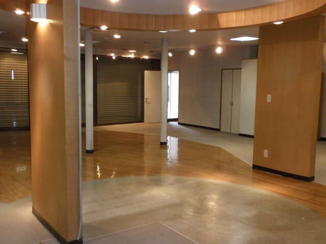 1945 Wooden Shop/Office for Rent in Takikawa, Hokkaido - Thumbnail 2