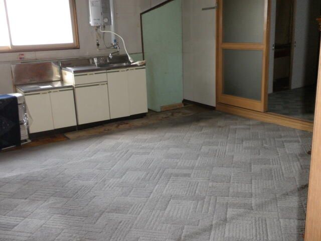 1945 Wooden Shop/Office for Rent in Takikawa, Hokkaido - Thumbnail 4
