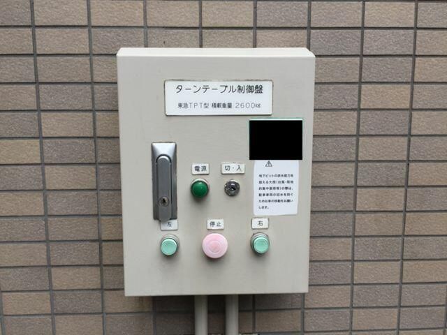 Compact Roll-Roof Parking Space for Rent in Koishikawa, Bunkyo, Tokyo - Thumbnail 4