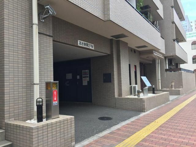 Compact Roll-Roof Parking Space for Rent in Koishikawa, Bunkyo, Tokyo - Thumbnail 2