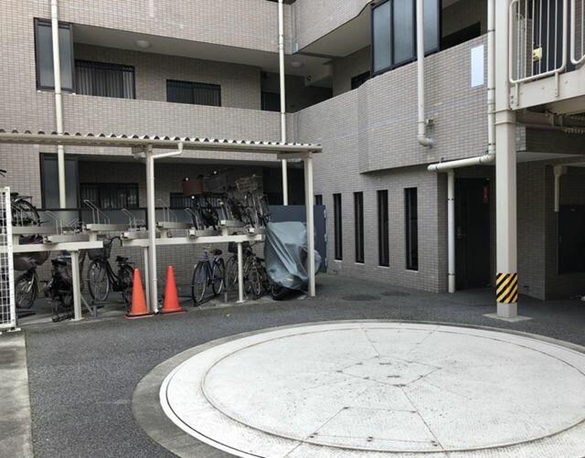 Compact Roll-Roof Parking Space for Rent in Koishikawa, Bunkyo, Tokyo - Thumbnail 3