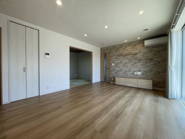 4LDK Single-Story House with Solar Power in Chikugo, Fukuoka - Thumbnail 3