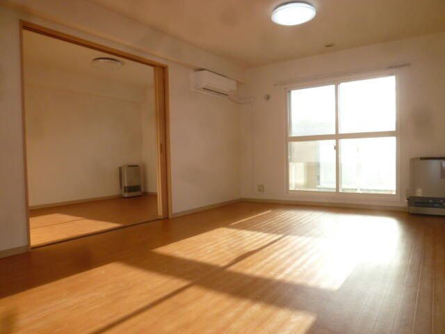 3LDK Apartment for Rent in Kiyota, Sapporo with Balcony & Parking - Thumbnail 2