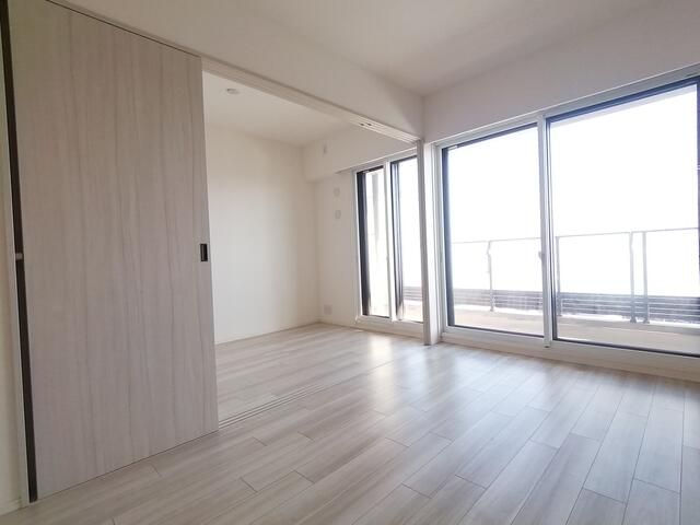 Modern 3LDK Apartment for Sale Near Higashi-Chiba Station, Chiba - Thumbnail 3