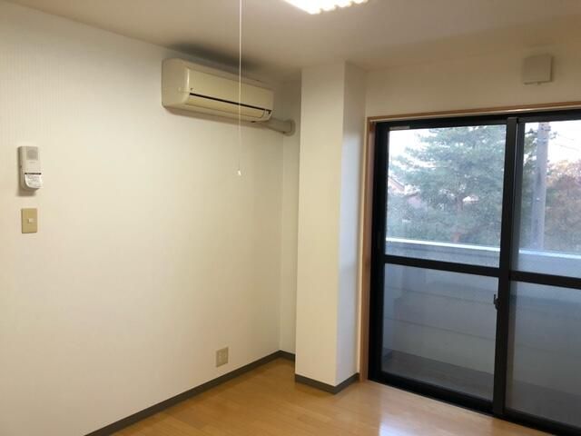 1K Apartment for Rent in Joetsu, Niigata with Free Parking - Thumbnail 4