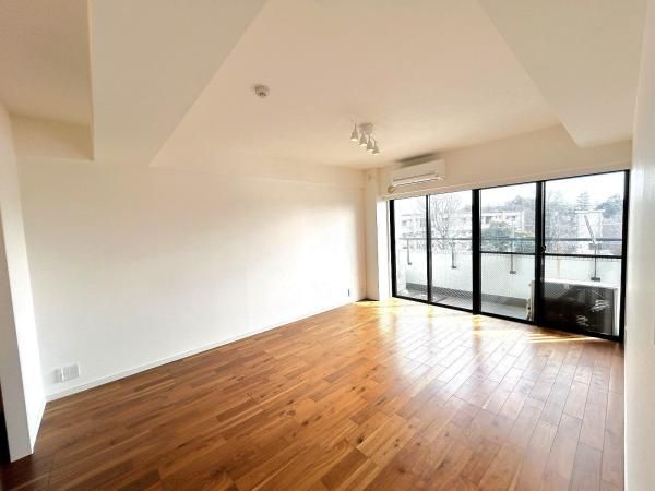 2LDK Condo for Sale in Kunitachi, Tokyo - 61 sqm - Thumbnail 3
