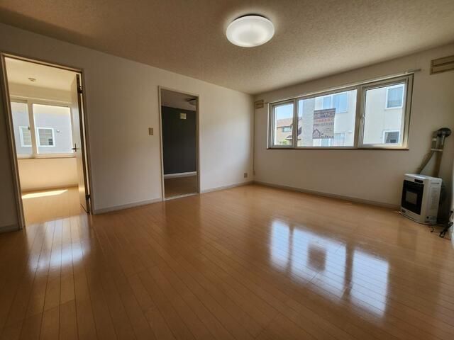 2LDK Apartment for Rent in Takikawa, Hokkaido - Thumbnail 3