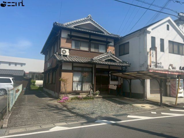 Large 7DK Detached House for Sale in Himeji with 3 Parking Spaces - Main Image