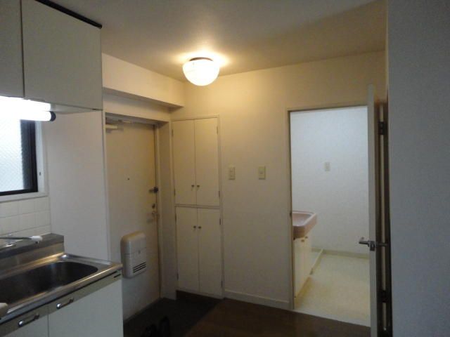2DK Apartment for Rent Near Fuchinobe Station, Sagamihara - Thumbnail 3