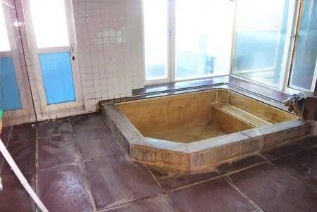 Log House with Hot Spring & Lake Views in Hokkaido's Shibecha - Thumbnail 3