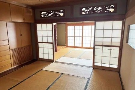 Log House with Hot Spring & Lake Views in Hokkaido's Shibecha - Thumbnail 4