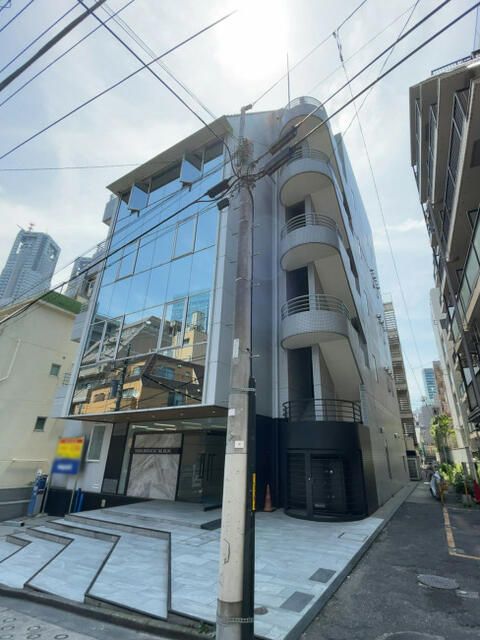 Office for Rent in Nishi-Shinjuku, Shinjuku-ku, Tokyo - 192.16 sqm - Thumbnail 2