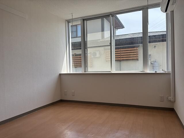 1K Apartment for Rent in Yonezawa City, Yamagata - Thumbnail 3