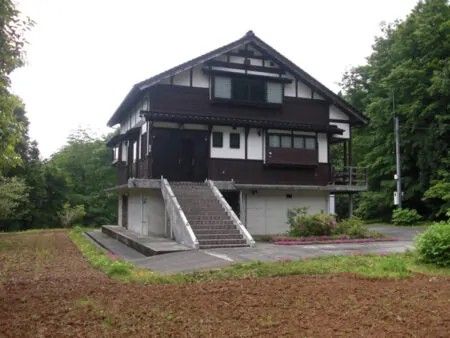Secluded Mountain House in Toyama with Stream Water & 5438sqm Land - Thumbnail 3