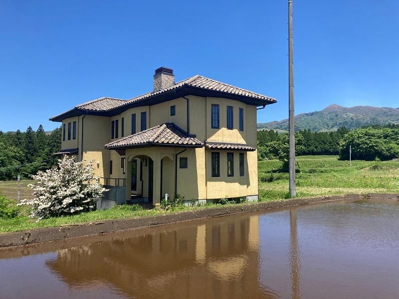 Wood and Concrete Home in Minamiaso, Kumamoto - Thumbnail 2