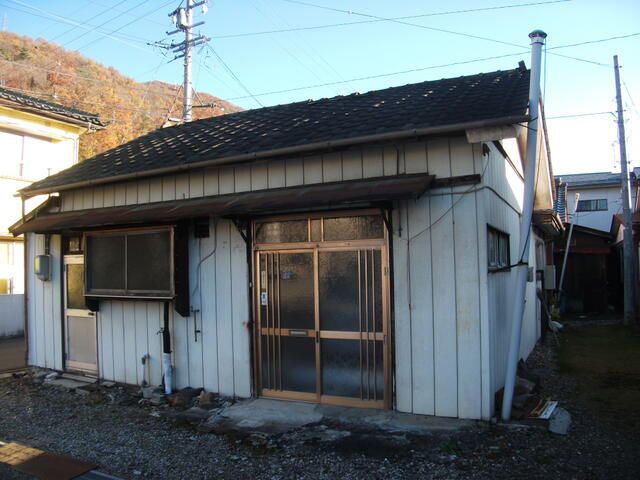 1953 4K Wooden House for Sale in Chikuma City, Nagano - Main Image