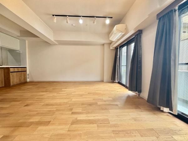 1SLDK Apartment for Sale in Shin-Maruko, Kawasaki - 68m² - Thumbnail 2