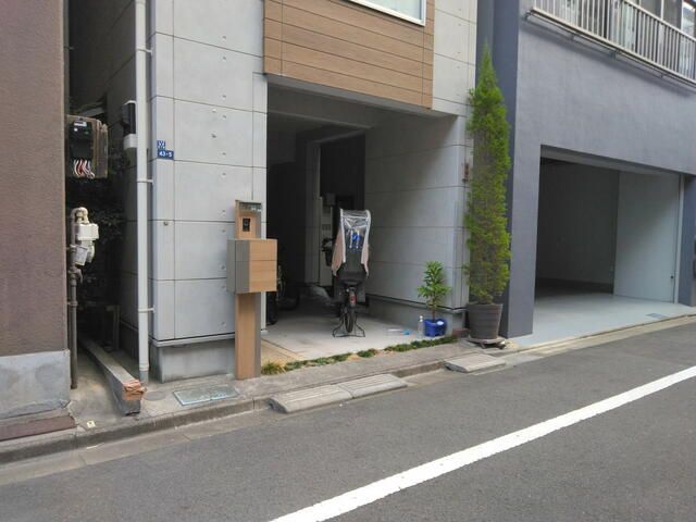 Rental Parking Space in Asakusa, Tokyo - Covered & Secure - Thumbnail 2