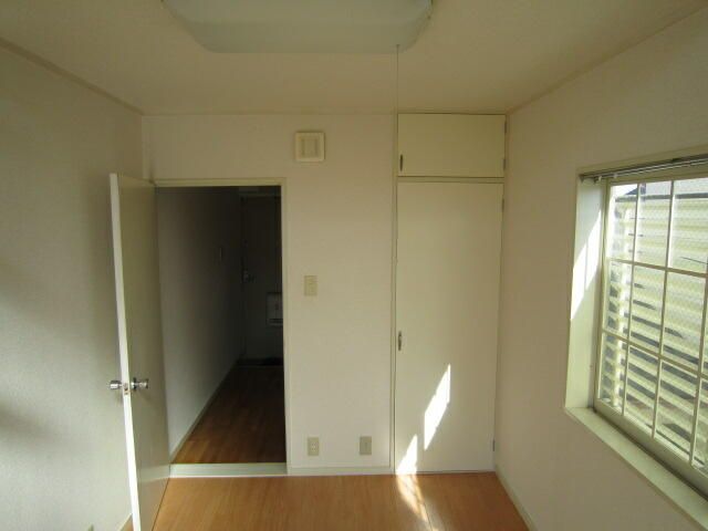 1K Apartment for Rent in Narashino, Chiba - 15.3 sqm - Thumbnail 2