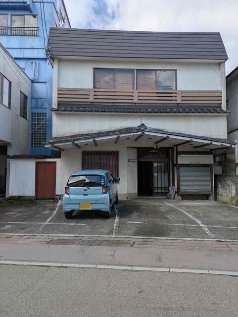 Spacious Two-Family Home with Parking in Shirakawa - Thumbnail 2