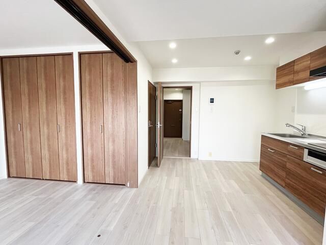 2LDK Apartment for Sale in Isogo-ku, Yokohama, 53.88 sqm - Thumbnail 3
