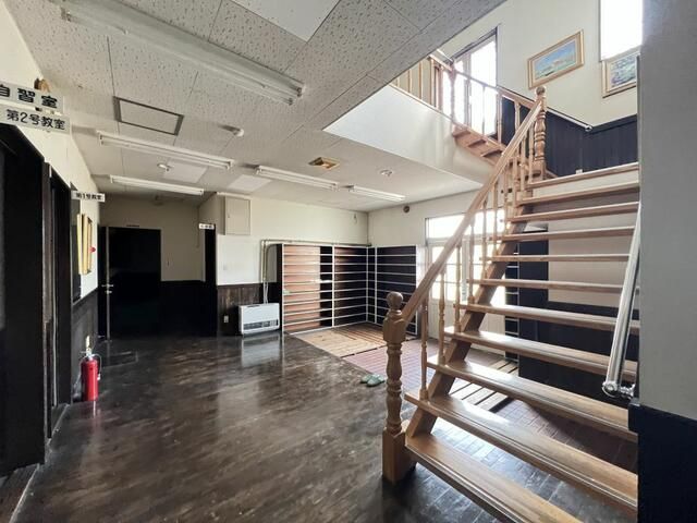 Commercial Building with 5DK Residence in Hakodate, Hokkaido - Thumbnail 2