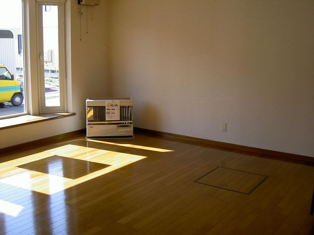 3LDK Terrace House for Rent in Obihiro, Hokkaido - Thumbnail 2