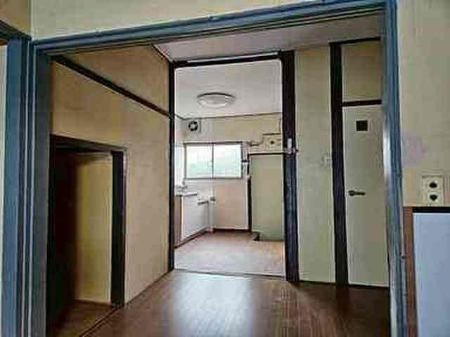 Terrace House for Rent with Shop Potential in Hino, Tokyo - Thumbnail 2