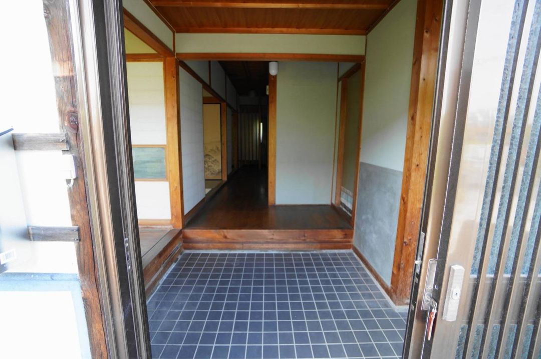 5DK House for Sale in Sakaiminato, Tottori - 313 sqm Land - Thumbnail 2