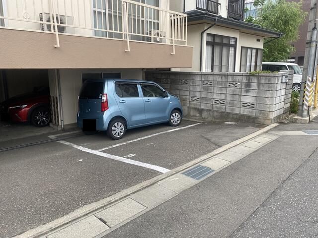 Rental Parking Space in Central Nagano - 8,500 Yen/Month - Thumbnail 2