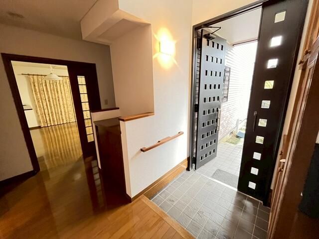 Used Detached House in Yokosuka, Kanagawa - 4SLDK, 131.66 sqm - Thumbnail 2