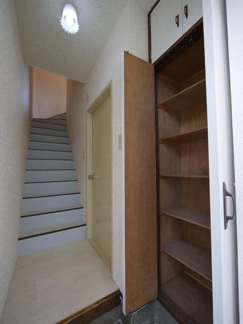 2LDK Terrace House for Rent in Nagareyama, Chiba - Thumbnail 4