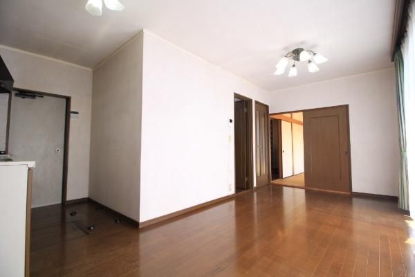 4LDK Detached House for Sale in Kunitachi, Tokyo - Thumbnail 3