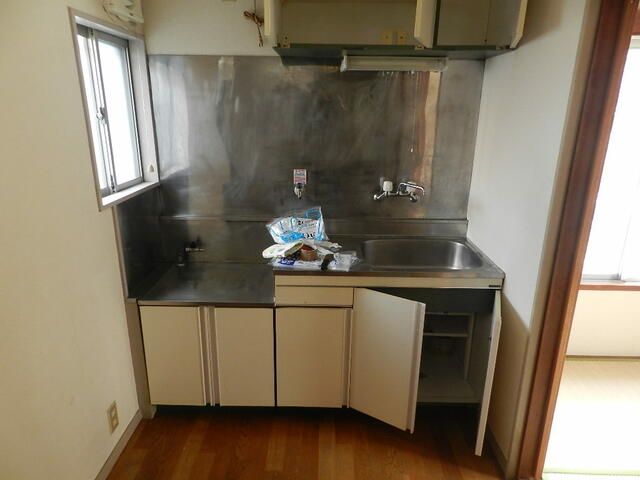 Co-op Ivy Apartment Building for Sale in Nakameguro, Tokyo - Thumbnail 4