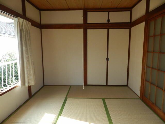 Co-op Ivy Apartment Building for Sale in Nakameguro, Tokyo - Thumbnail 3