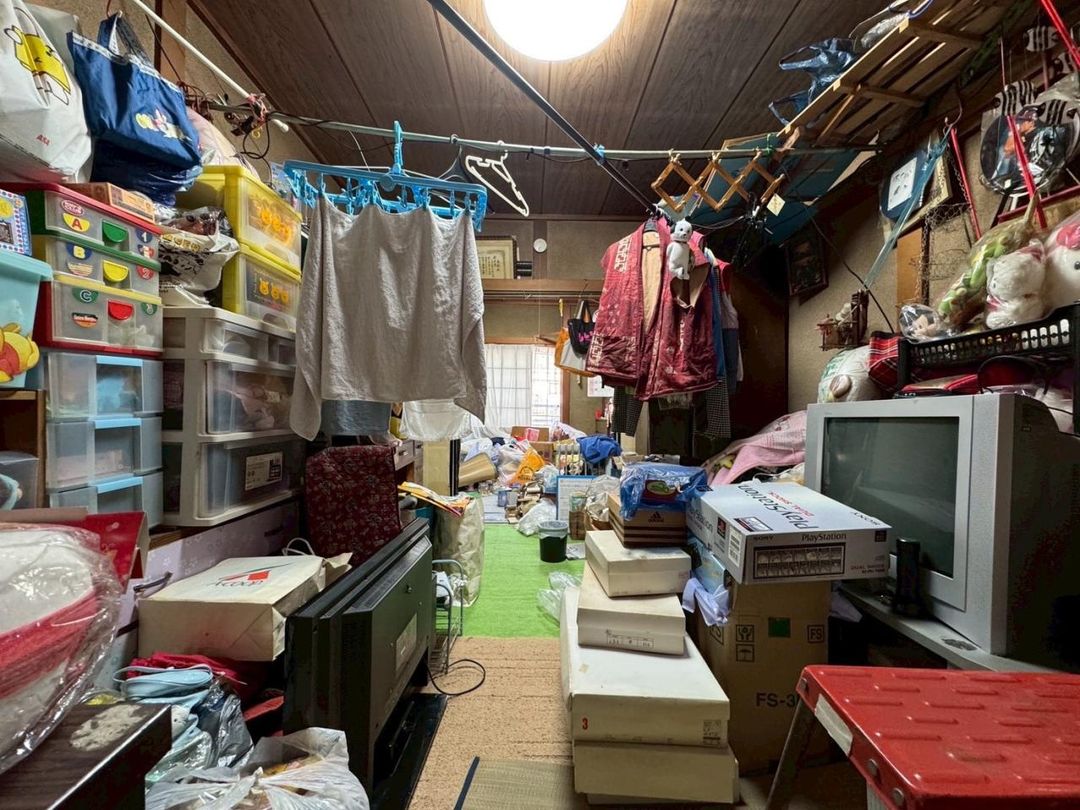 1975 Wooden 3DK House for Sale in Higashiyamato, Tokyo - Thumbnail 2