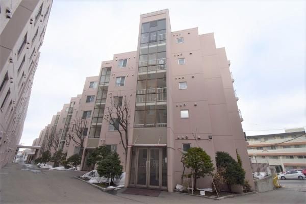 3LDK Apartment for Sale in Toyohira-ku, Sapporo, Hokkaido - Thumbnail 2