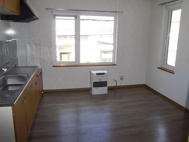 2LDK Apartment for Rent near Hirosaki Station, Aomori - Thumbnail 4