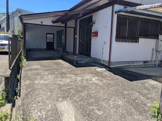 Detached House for Sale in Ureshino, Saga with 2 Free Parking Spaces - Thumbnail 2